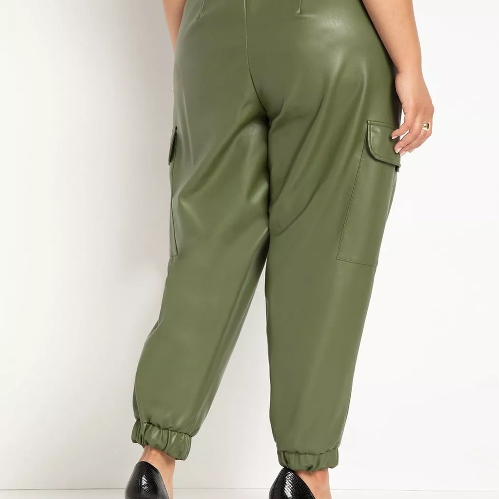 NWT Eloquii Green Vegan Leather Cargo Jogging Pants Size 16 - Picture 4 of 4